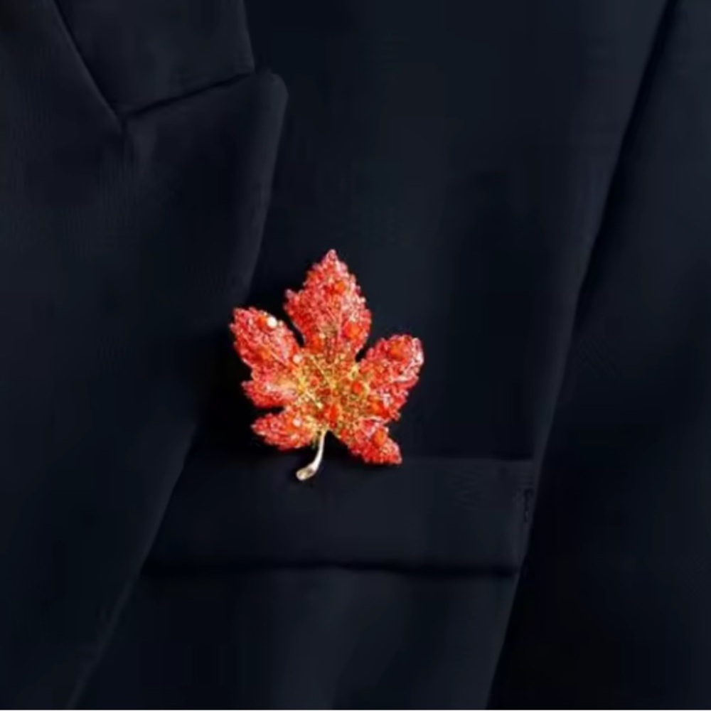 🍁 Autumn Maple Leaf Rhinestone Brooch – Orange Crystal Fall Pin - Picture 4 of 8